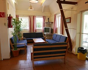 Comfortabele woonkamer van De Achterschuur vakantiehuis in Hollum, Ameland.