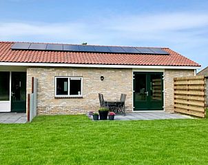 Vakantieaccommodatie Zonnehoeve-zonnewende in Hollum, Ameland met ruime tuin en terras.