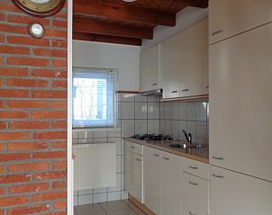Moderne keuken in vakantiehuisje WELTEVREE, Hollum, Ameland, ideaal voor zelfvoorzienend verblijf.