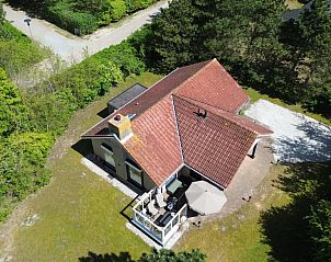 Vakantiehuis De Vrijheid in Hollum, Ameland biedt een ruim terras en groene tuin omringd door natuur op de Waddeneilanden.