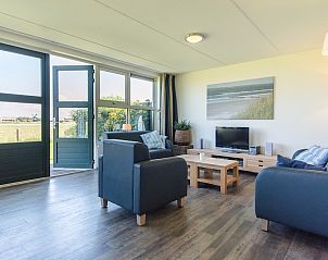 Gezellige woonkamer van Beachvilla West End 6 in Hollum, Ameland. Vakantiehuis met uitzicht op de natuur van de Waddeneilanden.