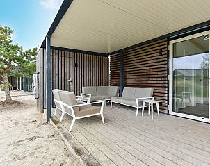 Overdekte buitenruimte bij Vrijstaande woning in Hollum, Ameland, ideaal voor ontspanning.