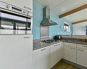Volledig uitgeruste keuken in Vrijstaande woning in Hollum, Ameland, ideaal voor koken.