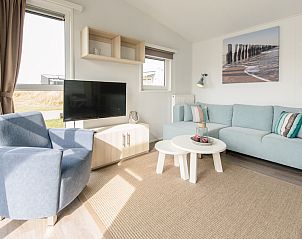 Lichte woonkamer van Amelandlodge 4 in Hollum, Ameland. Comfortabel vakantiehuis met moderne inrichting op de Waddeneilanden.