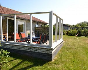 Garden view veranda at Cleavers bungalow, Hollum, Ameland for relaxation.