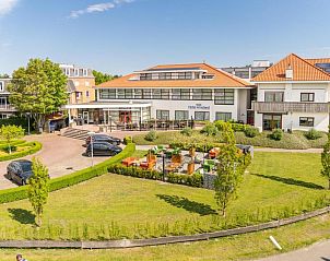Hotel Ameland in Nes, Waddeneilanden met prachtige tuin en terras.