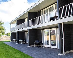 Balkonuitzicht van De Berkenhof Aparthotel, vakantieaccommodatie in Nes, Ameland, Waddeneilanden.