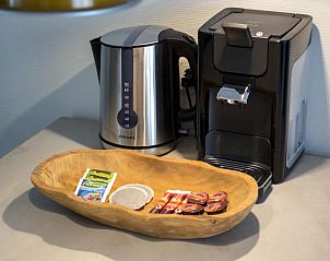 Koffie- en theefaciliteiten in De Berkenhof Aparthotel, Nes, Ameland, voor een comfortabel verblijf.