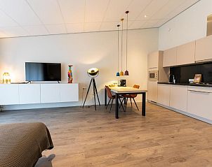 Moderne keuken en eetruimte in De Berkenhof Aparthotel, Nes, Ameland, voor een luxe vakantie.