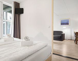 Blick vom Schlafzimmer ins Wohnzimmer in Ameland State, Nes, Ameland.