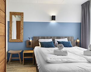 Essecke mit moderner Kche in Ameland State flat, Nes, Ameland, fr einen komfortablen Aufenthalt.