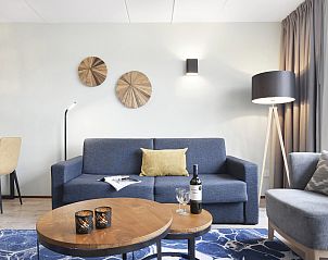 Bequemes Sofa in Ameland State flat in Nes, Ameland, perfekt fr entspannte Abende.