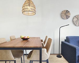 Gedeckter Tisch in der Kche der Ameland State Wohnung in Nes, Ameland, bereit zum Frhstck.