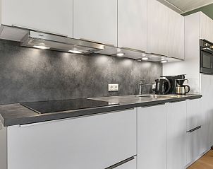 Schlafzimmer mit Doppelbett in Ameland State 4-Bett-Wohnung in Nes, Ameland.