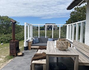 Gezellig terras van vakantiehuis Friesland in Buren, Ameland met uitzicht op de Waddeneilanden.