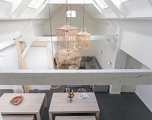 Bovenaanzicht van de woonkamer in De Dorsvloer, Domburg, Walcheren met stijlvolle inrichting.