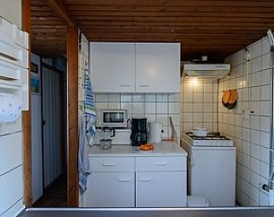 Praktischer Kchenraum im Ferienhaus Huisje Schier auf Schiermonnikoog, ausgestattet mit allen Annehmlichkeiten auf den Watteninseln.