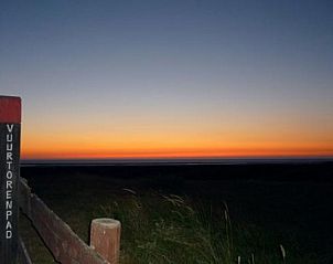 Atemberaubender Sonnenuntergang beim Ferienhaus Scheirmonnikoog auf Schiermonnikoog, Watteninseln.