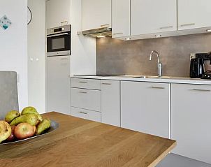 Volledig uitgeruste keuken in Vitamaris appartement, ideaal voor kookliefhebbers op Schiermonnikoog.
