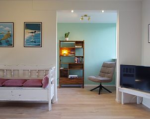 Stijlvolle binnenruimte van Louwtjesduin Oost vakantiehuis in Schiermonnikoog.