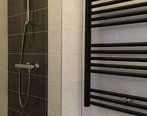 Stijlvolle douche in Louwtjesduin Oost vakantiehuis, Schiermonnikoog.
