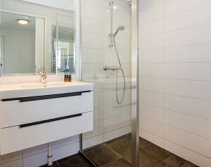 Moderne douche in Vitamaris appartement, Schiermonnikoog, Waddeneilanden.