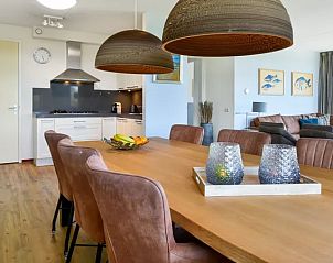 Open keuken en eetkamer in Vitamaris vakantieappartement, Schiermonnikoog.