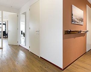 Ruime hal in Vitamaris 6-persoons appartement op Schiermonnikoog.