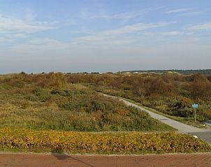 Uitzicht op duinlandschap vanaf Casa Maris vakantiehuis op Schiermonnikoog, Waddeneilanden.