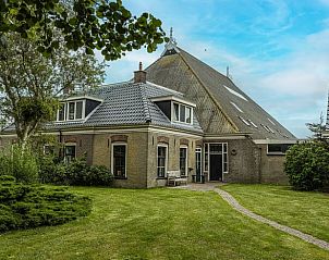Huisje in Schiermonnikoog vakantiehuis in het groene landschap van Schiermonnikoog, Waddeneilanden.