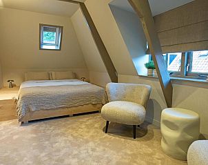 Knusse slaapkamer in Hotel De Koegelwieck Terschelling, vakantieappartement in Hoorn met gezellige inrichting.