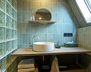 Luxe wastafel in Hotel De Koegelwieck Terschelling, vakantieappartement in Hoorn met moderne afwerking.