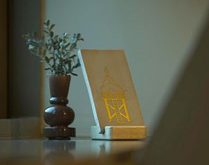 Decoratief detail in Hotel De Koegelwieck Terschelling, vakantieappartement in Hoorn met lokale charme.