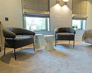 Stijlvolle zithoek in Hotel De Koegelwieck Terschelling, vakantieappartement in Hoorn met prachtig uitzicht.