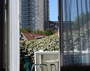 Privterras bij Hotel Restaurant Piccard, Vlissingen, Walcheren, Zeeland met uitzicht op de stad.