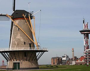 Historische molen nabij Hotel Restaurant Piccard, Vlissingen, Walcheren, Zeeland met cultureel erfgoed.
