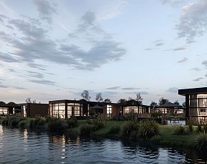 Vrijstaande woning in Workum met terras aan het water, vakantiehuis nabij IJsselmeer en Friese meren, ideaal voor rustzoekers.