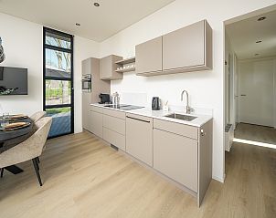 Moderne keuken in Vrijstaande woning in Workum, vakantiehuis met complete voorzieningen nabij IJsselmeer en Friese meren.