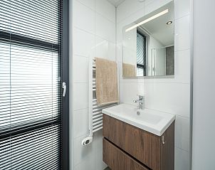 Stijlvolle badkamer in de vrijstaande woning in Workum, ideaal vakantiehuis aan het IJsselmeer.