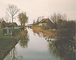 Quiet waterways near Bungalow 5/19, Hindeloopen.