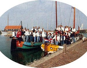 Group of people on traditional boat in Hindeloopen, near Bungalow 5/19.