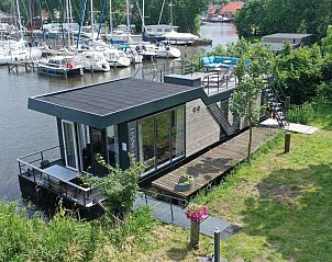 Verblijf 061207 • Vakantiewoning IJsselmeer • Unieke 4 persoons House boat in de jachthaven van Warns 