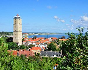 Uitzicht op de vuurtoren en de omgeving van Terschelling, nabij Hotel De Walvisvaarder, Lies.