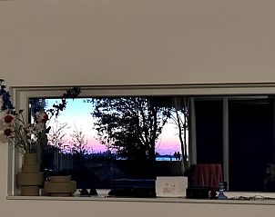 Prachtig uitzicht op zonsondergang vanuit Vakantiehuisje in Elahuizen, gelegen aan de Friese meren.