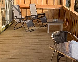 Geniet van het terras van Vakantiehuis in Elahuizen, midden in de Friese meren.