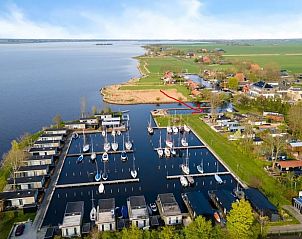 Luchtfoto van Vakantiehuis in Elahuizen, gelegen aan de Fluessen bij de Friese meren.