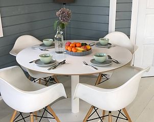 Eettafel in Vakantiehuis in Elahuizen, perfect voor gezellige maaltijden in de Friese meren.