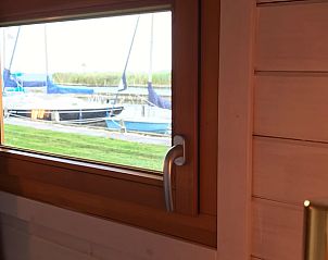 Uitzicht vanuit Vakantiehuis in Elahuizen op boten en de Friese meren.