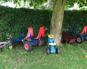 Kinderplezier met skelters bij Vakantiehuis in It Heidenskip, midden in de Friese meren.