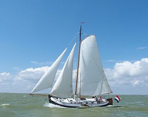 Zeilen met de Dageraad op de Friese meren in Gaastmeer, ervaar de vrijheid en schoonheid van het water.